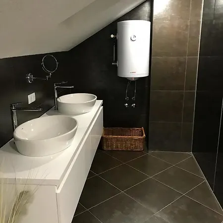 Hadziomerovic Apartments Appartamento