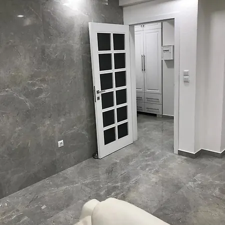 Hadziomerovic Apartments *